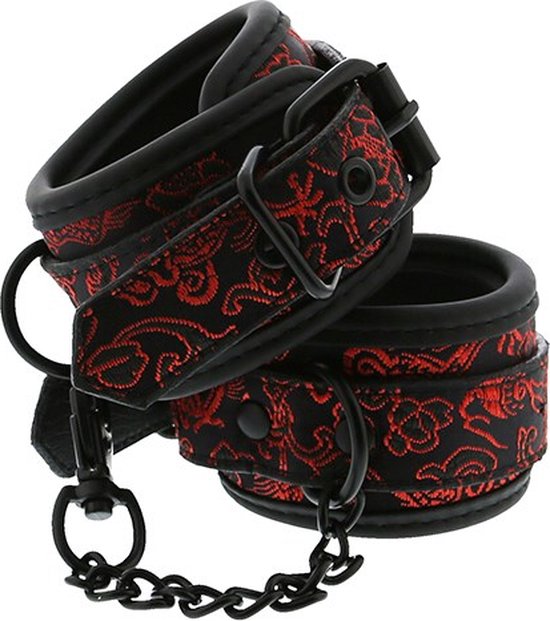 Zwarte polsboeien met rood geborduurd patroon, met gesp en ketting.