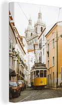 Le célèbre tramway jaune traverse la toile de Lisbonne 80x120 cm - Tirage photo sur toile (Décoration murale salon / chambre)