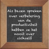 Wijsheden op krijtbord tegel over Werk met spreuk :Als bazen spreken over verbetering van de productiviteit hebben ze het nooit over zichzelf