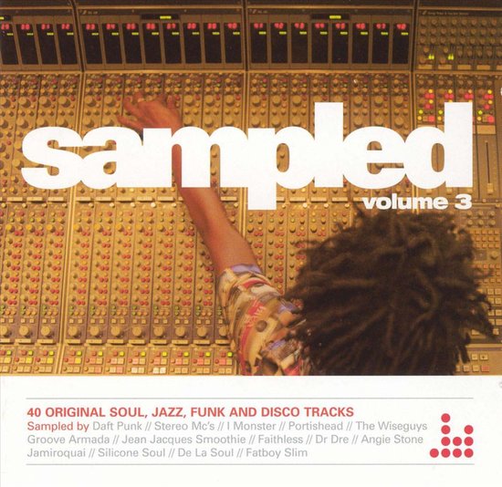 Geluidsmixer met persoon die knoppen afstelt. "sampled volume 3" tekst.