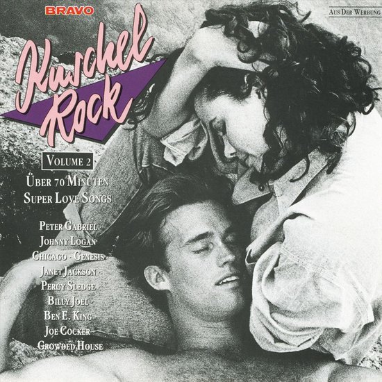 Kuschel Rock Volume 2 hoes met zwart-wit foto van een innig knuffelend koppel op het strand.