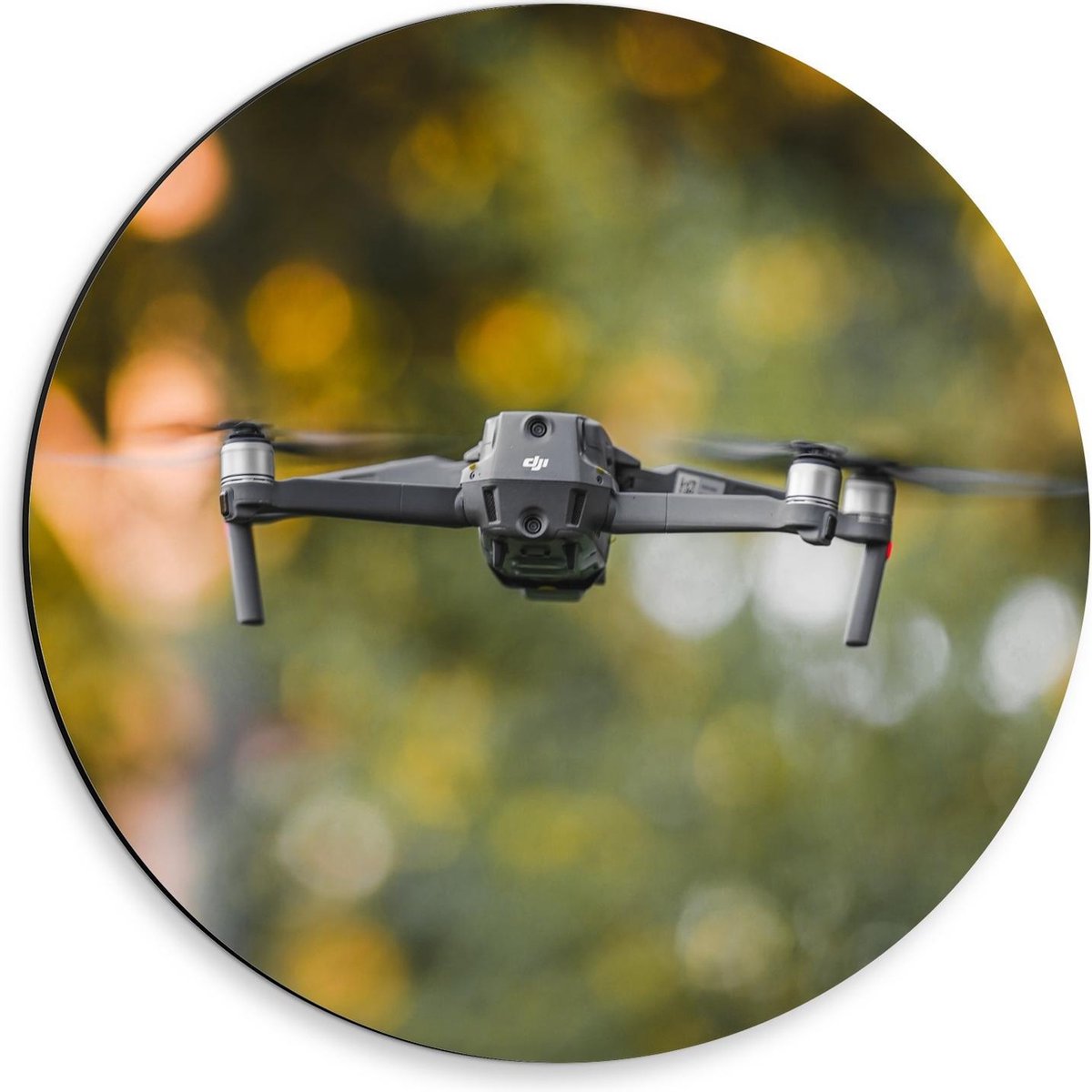 Dibond Wandcirkel - Drone op Groene Achtergrond - 30x30cm Foto op Aluminium Wandcirkel (met ophangsysteem)