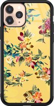 iPhone 11 Pro hoesje glass - Bloemen geel flowers | Apple iPhone 11 Pro  case | Hardcase backcover zwart