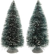 2x stuks kerstdorp onderdelen miniatuur dennenbomen/kerstbomen 15 cm - Kerstdorp maken - Kerstversiering
