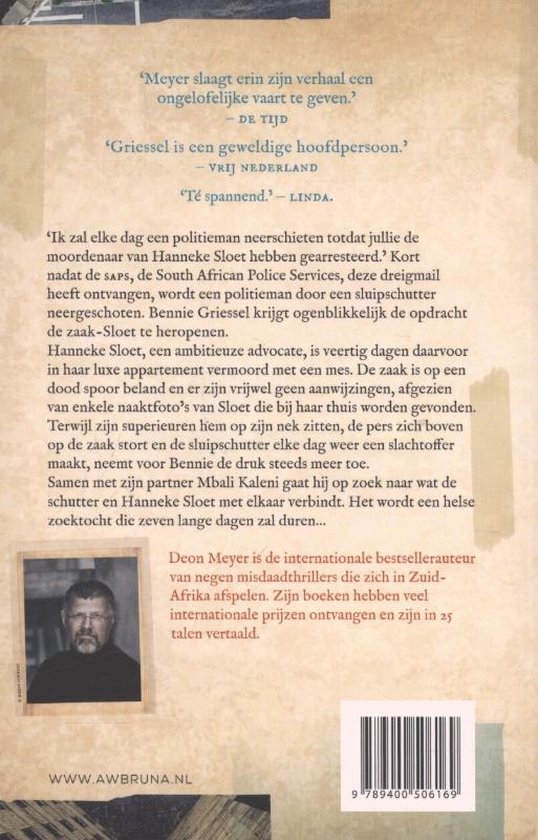 Achterkant van het boek "7 dagen" met citaten, plotinformatie en een foto van Deon Meyer.