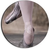 Dibond Wandcirkel - Ballerina op Spitzen - 20x20cm Foto op Aluminium Wandcirkel (met ophangsysteem)