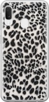 Leuke Telefoonhoesjes - Hoesje geschikt voor Samsung Galaxy A20e - Luipaard grijs - Soft case - TPU - Luipaardprint - Grijs