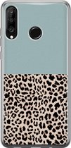 Huawei P30 Lite hoesje - Luipaard mint - Soft Case Telefoonhoesje - Luipaardprint - Blauw