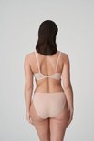 Achterkant van een beige beha en bijpassende slip. De beha heeft een ruitpatroon en kant.