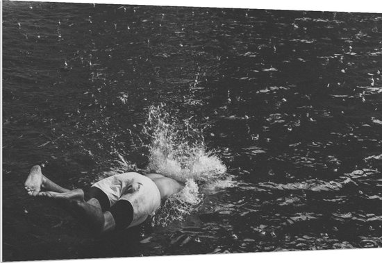 Forex - Duikende Man in Water  - 150x100cm Foto op Forex