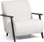 Kave Home - Meghan fauteuil wit geschoren effect met massief essenhouten poten met wengé-afwerking