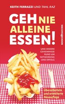 Boekomslag met de titel 'Geh nie alleine essen!' in grote letters, met een afbeelding van frietjes met ketchup.