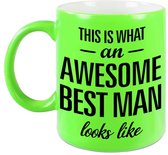 Awesome best man cadeau mok / beker voor bruiloft getuige neon groen 330 ml