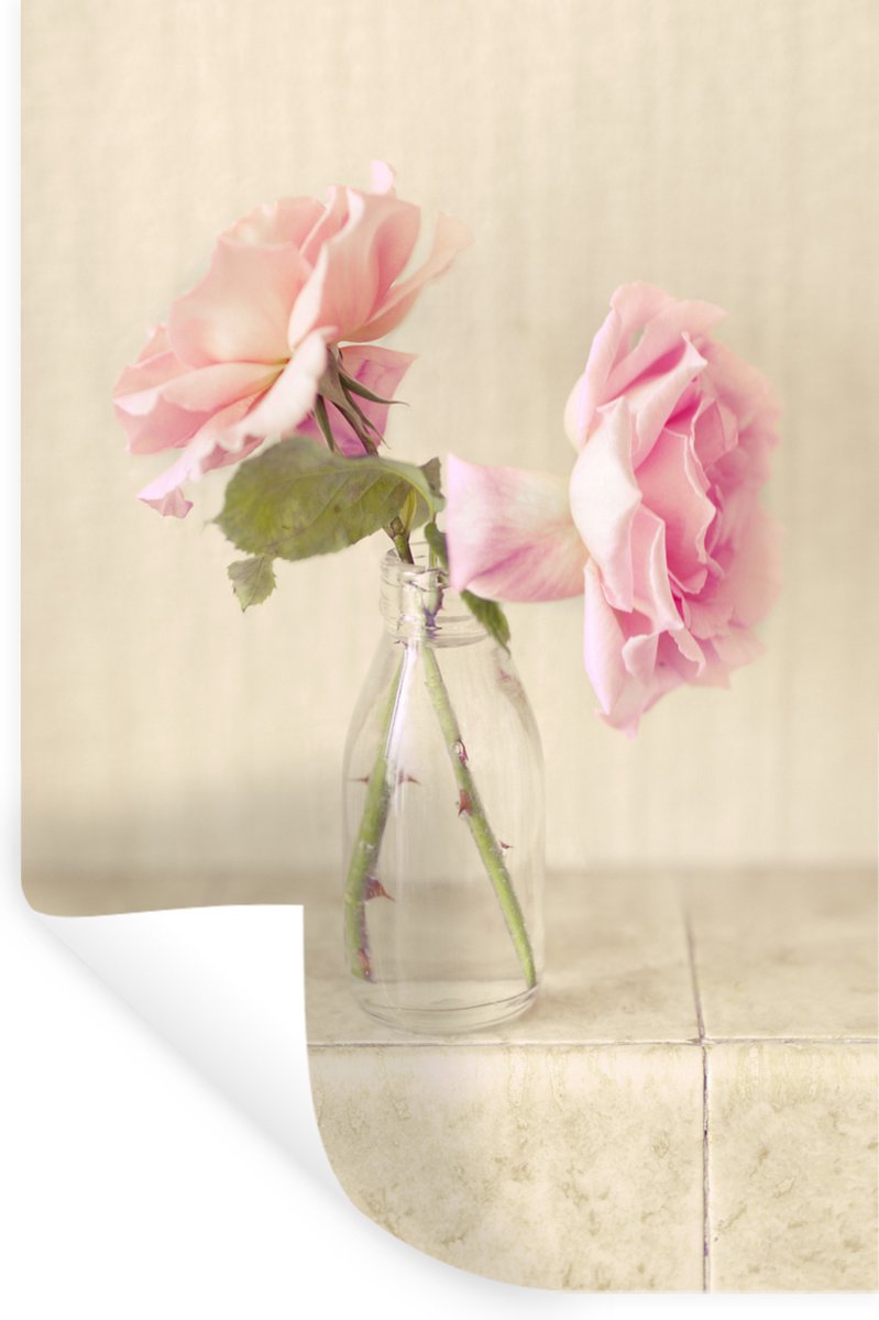 Muurstickers - Sticker Folie - Twee roze rozen als decoratie in een glazen flesje - 60x90 