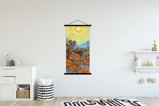Support pour affiche avec affiche 90x180 cm - Affiche scolaire - Oliviers avec ciel jaune et soleil - Vincent van Gogh - Affiche textile - Lattes noires