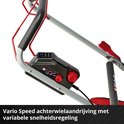 Zwarte bedieningsconsole op grijze duwboom met rode knoppen en "Vario Speed" aanduiding.