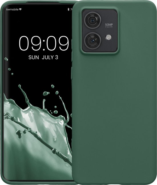 Groene telefoonhoes om een Motorola Edge 40 Neo smartphone. De hoes is aan de achterkant zichtbaar.