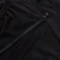 Gedetailleerde close-up van de rits van een zwart Speedo sportbadpak.