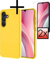 Hoes Geschikt voor Samsung A15 Hoesje Cover Siliconen Back Case Hoes Met 2x Screenprotector - Geel