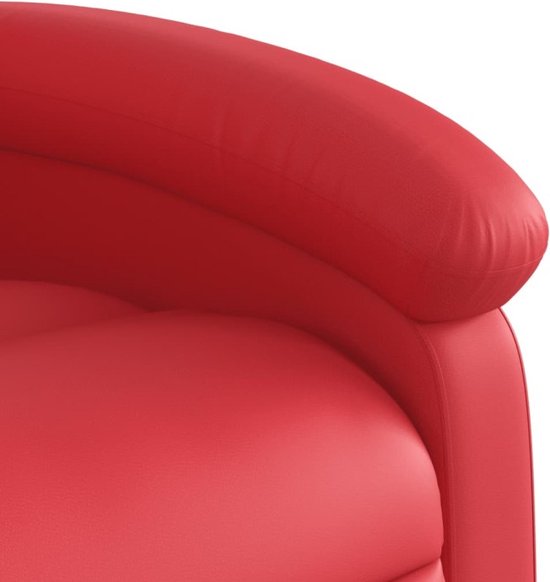 Bovenkant van een rode fauteuil van kunstleer.