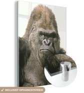 MuchoWow® Glasschilderij 30x40 cm - Schilderij acrylglas - Zonnestralen schijnen in de ogen van de Gorilla - Foto op glas - Schilderijen