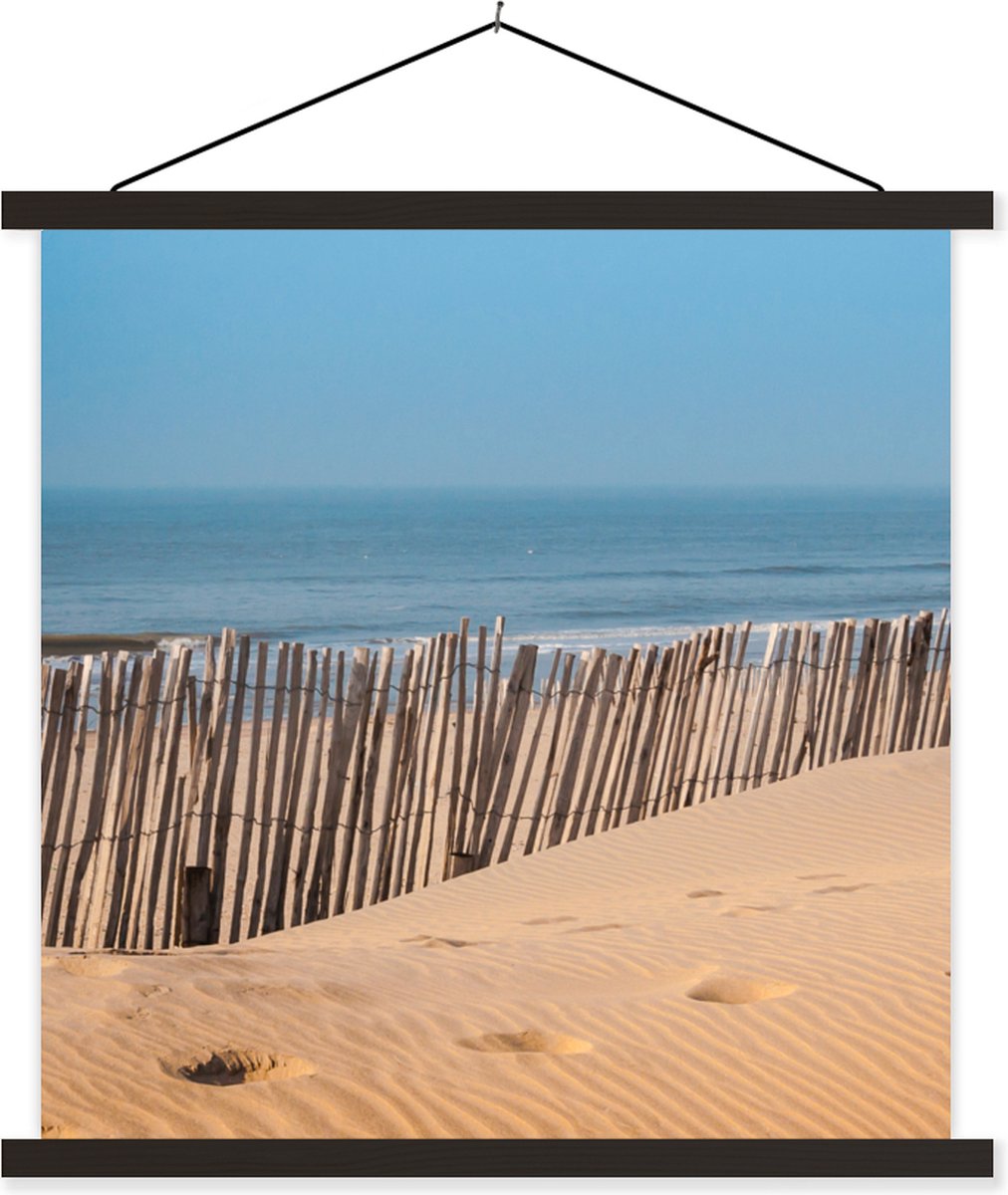 Posterhanger incl. Poster 120x120 cm - Schoolplaat - Strand - Zee - Palen - Textielposter 