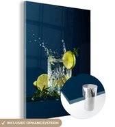 MuchoWow® Glasschilderij 90x120 cm - Schilderij acrylglas - Glas met wodka en limoen - Foto op glas - Schilderijen