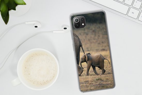 Telefoonhoesje Geschikt voor Xiaomi Mi 11 Lite hoesje - Olifant - Dieren - Savanne - Natuur - Siliconen Telefoonhoesje Telefoonhoesje