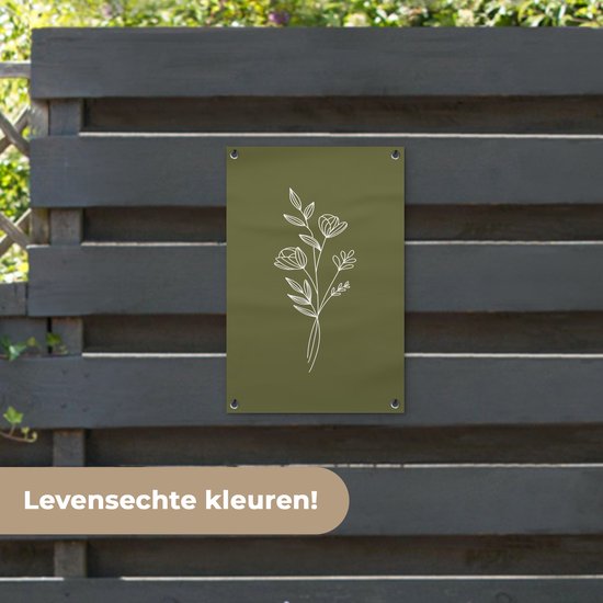 Groene tuinposter met witte lijntekening van bloemen, hangend aan een grijze schutting.