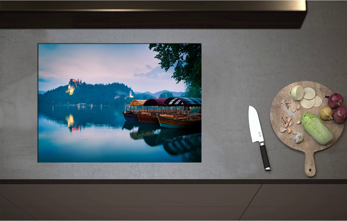 Inductieplaat Beschermer - Boten in het Water - 71x52 cm - 2 mm Dik - Inductie Beschermer - Bescherming Inductiekookplaat - Kookplaat Beschermer van Wit Vinyl
