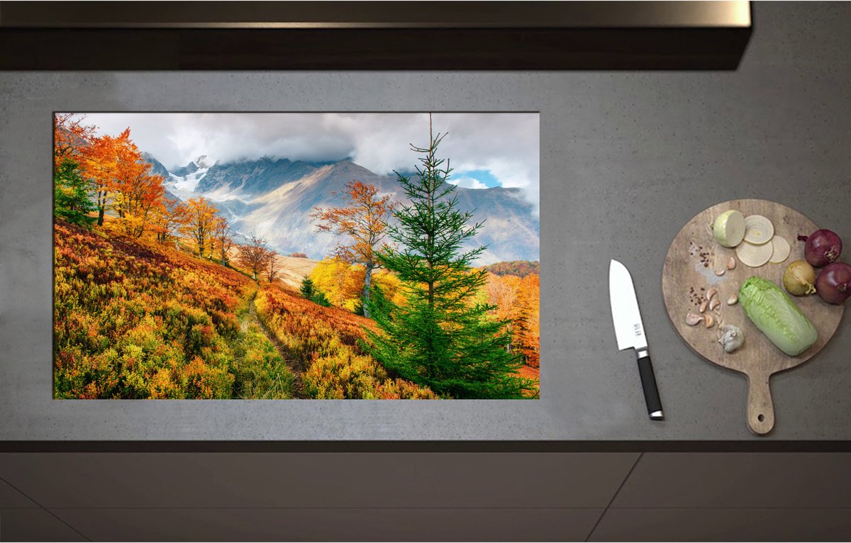 Inductieplaat Beschermer - Bomen in Verschillende Kleuren Hoog in de Bergen - 85x51 cm - 2 mm Dik - Inductie Beschermer - Bescherming Inductiekookplaat - Kookplaat Beschermer van Wit Vinyl