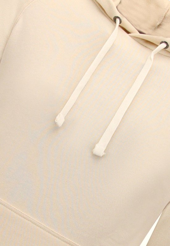 Gros plan d'un sweat à capuche beige avec cordons de serrage et œillets métalliques.