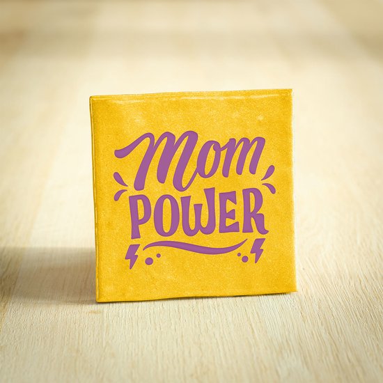 Tegeltje - Mom Power | Geel & Paars | 10x10cm - Interieur - Wijsheid - Tegelwijsheid - Spreuktegel - Keramiek - BONT