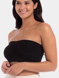 Zwarte bandeau bh met gedetailleerde plooien op de borst, gedragen door een model.