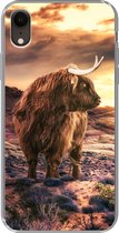 Geschikt voor iPhone XR hoesje - Schotse hooglander - Horizon - Landschap - Siliconen Telefoonhoesje