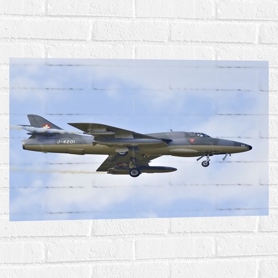 WallClassics - Muursticker - Vliegende Straaljager - 75x50 cm Foto op Muursticker