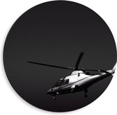 WallClassics - Dibond Muurcirkel - Vliegende Helikopter in Zwart Wit - 40x40 cm Foto op Aluminium Muurcirkel (met ophangsysteem)