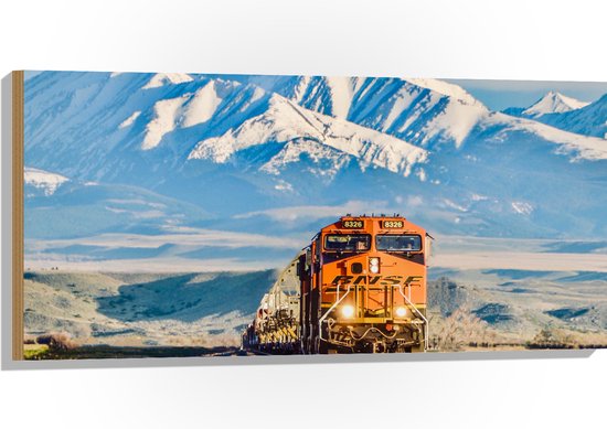 WallClassics - Hout - Oranje Trein in IJslandschap op Spoor - 100x50 cm - 9 mm dik - Foto op Hout (Met Ophangsysteem)
