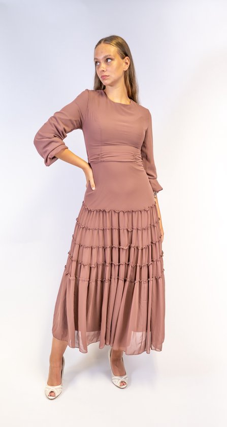 Nude paars jurk 38 Laat je innerlijke schoonheid stralen in een prachtige nude paarse jurk: Durf jezelf te zijn!"