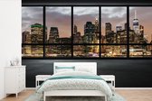 Behang - Fotobehang Grote ramen bieden uitzicht op de Amerikaanse stad New York - Breedte 420 cm x hoogte 280 cm