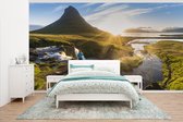 Papier peint vinyle - Montagne Kirkjufell au lever du soleil en Islande largeur 430 cm x hauteur 240 cm - Tirage photo sur papier peint (disponible en 7 tailles)