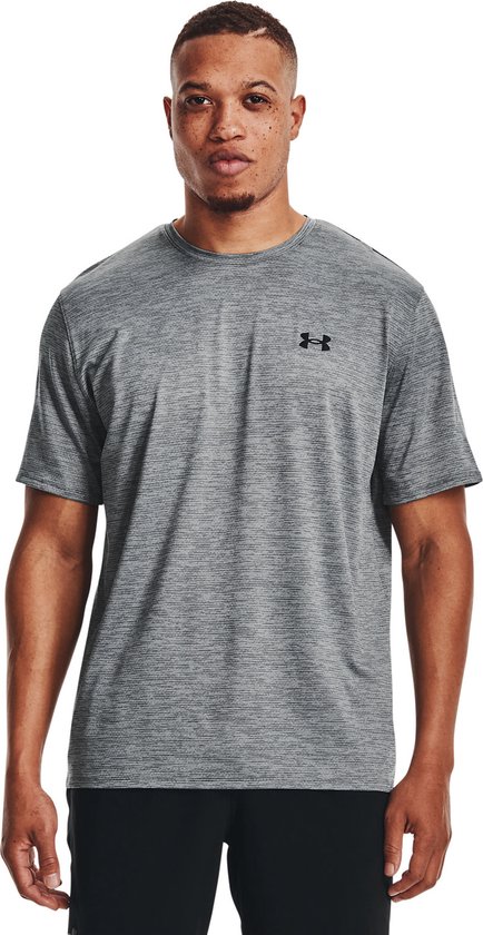 Man met grijze Under Armour t-shirt, voorkant
