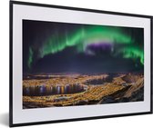 Photo encadrée - Aurores boréales au-dessus de Tromso en Norvège cadre photo noir avec passe partout blanc 40x60 60x40 cm - Affiche encadrée (Décoration murale salon / chambre)