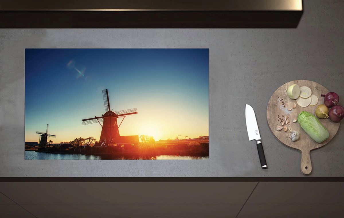 Inductieplaat Beschermer - Traditionele Hollandse Molens aan Meer tijdens de Avondzon - 80x52 cm - 2 mm Dik - Inductie Beschermer van Vinyl