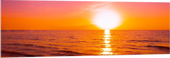 Acrylglas - Feloranje Zonsondergang bij Rozekleurige Lucht boven Zeewater - 150x50 cm Foto op Acrylglas (Met Ophangsysteem)