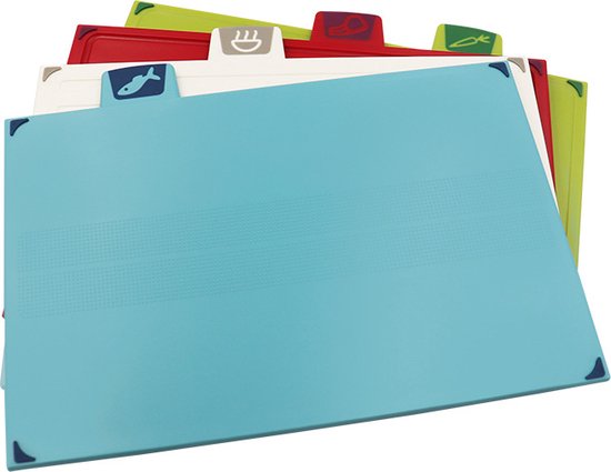 Stapel gekleurde snijplanken met verschillende symbolen op de tabbladen: vis, kom, aardappel, wortel.