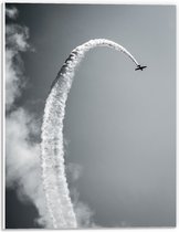 WallClassics - PVC Schuimplaat- Witte Vliegstreep van Vliegtuigje - 30x40 cm Foto op PVC Schuimplaat