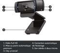 Webcam Logitech C920 noire avec accents bleus, étiquetée 1: Vidéo Full HD, 2: Mise au point automatique premium, 3: Clip universel, 4: Correction automatique de l'éclairage, 5: Son stéréo à deux micros.