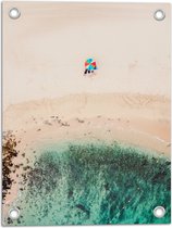 WallClassics - Tuinposter – Parasol op het Strand - 30x40 cm Foto op Tuinposter (wanddecoratie voor buiten en binnen)