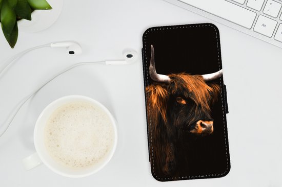 Étui pour téléphone iPhone 13 Bookcase - Highlander écossais - Fourrure - Vache - Avec compartiments - Étui portefeuille avec fermeture magnétique